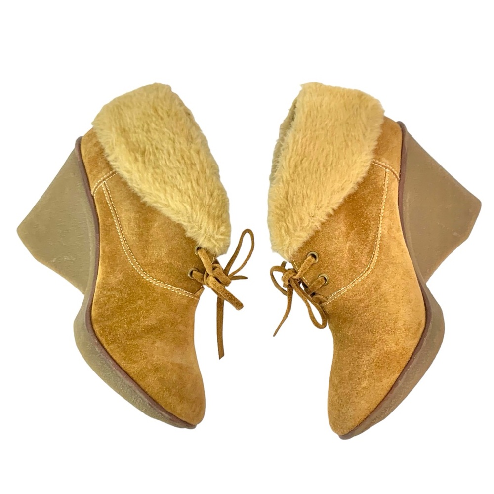 B MAKOWSKY Nellie Leather & Faux Fur Wedge Booties Sz 8.5
